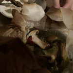 Nico - キノコの紙包み焼き。撮るのが下手すぎてお店に申し訳ないレベルだが、実物はもっと美味しそうです。