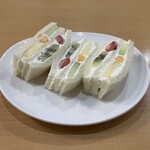 フルーツパーラーヤオイソ - フルーツサンドセット　¥1155