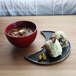 さじこよみ - 焼き舞茸と新米の土鍋炊きおむすび　けんちん汁