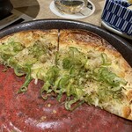 釣宿酒場 マヅメ - シラスと青ネギのピザ