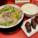 らーめん屋台 - 台湾ラーメン＋アパッチ3本＋ライス小