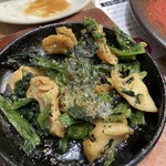 釣宿酒場 マヅメ - つぶ貝のガーリック炒め