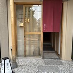 323368765 - 