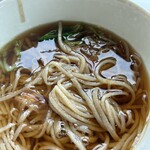そばの里深萱ふ～ど - 【にしんそば】にしんを入れて食べる事を考えてか、出汁はお吸い物くらいアッサリ