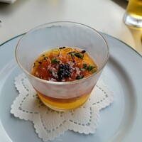 ブラッスリーオザミ 東京スカイツリータウン･ソラマチ店 - ズワイガニ・旬野菜のムースとコンソメジュレ　キャビア添え