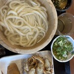 丸亀製麺 - 釜揚げうどん、いなり寿司、ごぼう天ぷら