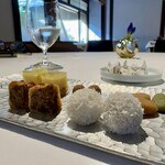 モトイ - 食後の小さなお菓子