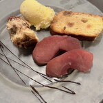 ルーナプレヌ - お好きなデザート３種盛りとドリンク¥1210
      (リンゴのコンポート・ティラミス・いちじくとレーズンのパウンドケーキ)