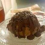 ビアードパパ - なかには、ほろ苦いチョコクリームがぎっちぎち。