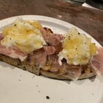 カンティーナ カーリカ・リ - ミルク爆弾ブルスケッタ（生ハムとける）