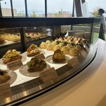 atelier京ばあむ - カフェ入り口ショーケース