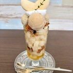 ファヴォリ - 梨パフェ