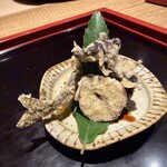 323395915 - 鮎のおかき揚げ香茸栗天ぷら赤酢煮詰め