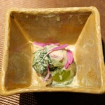 古今 - 春菊とシャインマスカットの白和え