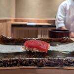 梅田 すし継 - 北海道・マグロ漬け 柚子風味