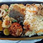 紀ノ国屋 アントレ - 料理写真:国産きのこご飯と鯖塩こうじ焼き弁当：737円
