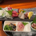 323410028 - 名物お造り盛り合わせ 1580円+税（R7.3時点）