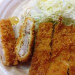 わらじ亭 - 薄めに叩いた大きなわらじとんかつ