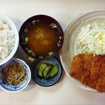 わらじ亭 - わらじとんかつとご飯セット(お味噌汁、お新香、中華風もやし付き)