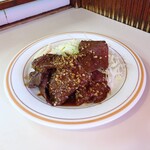 わらじ亭 - にんにくたっぷりお醤油ベースの牛焼肉(和牛)