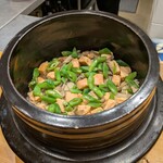 おおたに - 御飯物（土鍋ご飯）：鮭と舞茸の炊き込み御飯。とても美味しくいただきました。♪♬