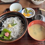 魚見亭 - 釜揚げしらす丼