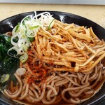 駅そば そば・うどん八起家 - ネギを乗せて