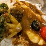 gii - ライスとのバランスが良い、彩り豊かな季節の野菜カレー。