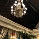 純喫茶 フルール - シャンデリアが美しい。