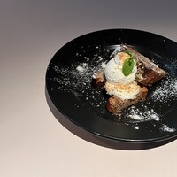 スパイスバナナケーキ 発 酵カオニャオとバニラアイス添え