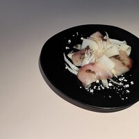 ハマチの軽いスモークのカルパッチョ
