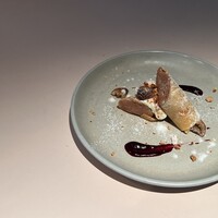 マロンムースのクレープ　カシスソース