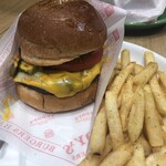 TEDDY'S BIGGER BURGERS - 料理写真:アボカドチーズバーガー¥1,460-(Cセット/ポテト+¥330-)