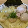 麺道 千鶏 - 味玉ワンタン塩そば(1,550円、2025年10月現在)