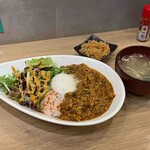 居酒屋 KATER - チキンキーマカレー＋温玉