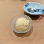 鮨やしろ - バニラアイス 焙じ茶ソース