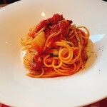 アミーゴ アミーガ - 自家製ベーコン、白茄子、バジル、トマトソースパスタ
