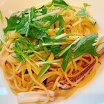 アミーゴ アミーガ - 苫小牧産イカとズッキーニ、水菜、塩味ソース、アンチョビ風味のパスタ