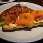 ヒロコーヒー - サーモンクロワッサン✨