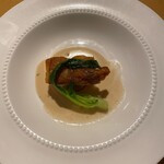 万平ホテル メインダイニングルーム - カサゴのポワレ 軽井沢産 アメーラトマトのフォンダン 
シブレット入りの白ワインソース
