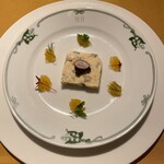 万平ホテル メインダイニングルーム - 信州産 キノコと帆立貝のテリーヌ　コンソメジュレを添えて