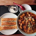 元祥 - 料理写真:麻婆ラーメンと棒餃子