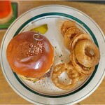 ザ・コーナー ハンバーガー＆サルーン - 