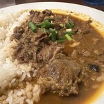 ブラウニー - 牛すじ肉のカレーごはん②
