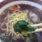 ラーメン桐生 - 彩りも鮮やかなほうれん草