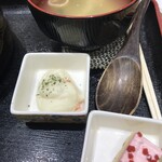 でか盛り海鮮問屋 - ポテサラと苺ケーキ