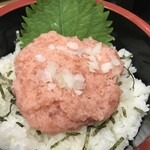 でか盛り海鮮問屋 - ネギトロ丼690円