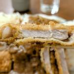 清水屋 - カツの厚さはフツー