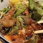 韓国料理 ホンデポチャ - ヤンニョム セウ丼のアップ