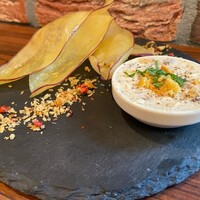 渋皮栗とクリームチーズのカナッペ仕立て　さつまいもチップで